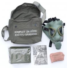 JNA M1 gas mask with carry bag, surplus. You'll more or less get this set.