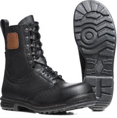 Swedish M90 combat boots, with safety toe. 