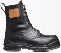 Swedish M90 winter combat boots, with safety toe. 