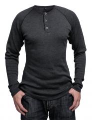 Särmä Henley Shirt, Merino Wool. This person is 175 / 100 cm, shirt size Small Regular