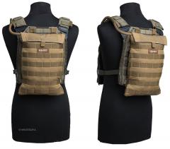Source Razor hydration carrier, 3L. Attached onto a plate carrier the side clips are a tight fit but do still function properly.