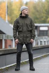 Särmä TST L4 Recon Smock. Model's height is 175 cm and chest circumference 98 cm. Model is wearing size Small Regular.