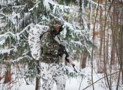 Särmä TST M05 Cold Weather Parka. Winter woodland top, snow camo pants, a very effective combination in the snowy forest terrain.