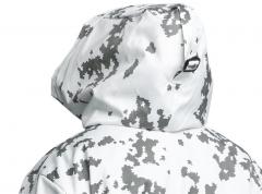 Särmä TST M05 snow camo jacket. A roomy hood with size adjustment.