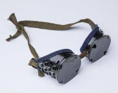Soviet protective goggles, with dark lenses and cotton band, surplus.