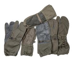 BW Shell Mittens with Trigger Finger, Olive Drab, Surplus. These are from different batches, so the details can vary to some extent.