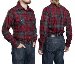 Särmä Wool Flannel Shirt. Model's measurements 175 / 100 cm, worn size Medium Regular.