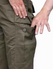 Särmä 3/4 Shorts. Button closure on the cargo pockets.
