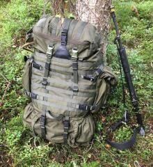 Särmä TST RP80 recon pack. Särmä TST CP10  attached as a daypack lid. The ruck in this photo is an older model with black buckles and a triangular buckle base.