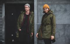 Särmä Windproof Fishtail Parka. Two tall and slender models wearing Medium Regular and XS Short - you can adjust the fit and length by picking the "wrong" size.