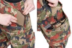 Swiss M70 Cargo Pants, Alpenflage, Surplus. A view on the zippered access slit pocket and the huge cargo pocket.