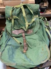 Romanian retro pack, green, surplus. Some backpacks may have replacement webbing from the service times.
