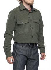 Särmä Wool Field Shirt. Model's measurements 175 / 98 cm (5' 9" / 40'), with size Medum Regular worn.
