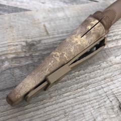 Rokka Knives Korpisoturi. The exact appearance of the MALICE-style clip may vary.