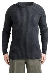 Särmä Merino Wool Sweater. The model in the picture  is 175 cm (5’9”) tall, with a 98 cm (38.6”) chest and ja 86 cm (33.9”) waist. He is wearing a size M sweater.