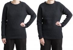 Särmä Merino Wool Sweater. The model in the picture is 178 cm (5’10”) tall, with a 93 cm (36.6”) chest. She is wearing a size S on the left and size M on the right.