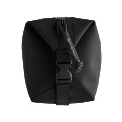 Magpul DAKA Takeout Kit Bag 3.5 l. Side-release buckles at both ends.