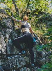 Särmä Adventure Leggings. Model is 170 cm tall with a 72 cm waist and 100 cm hips. Wearing size Medium Regular.