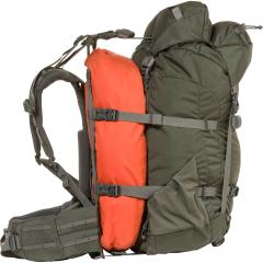 Mystery Ranch Metcalf 71 L Backpack. The Overload-feature allows you to carry items between the frame and the rucksack.