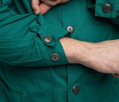 Austrian Work Jacket, Funny Green, Surplus. You should open these buttons, when it's time to roll up your sleeves.