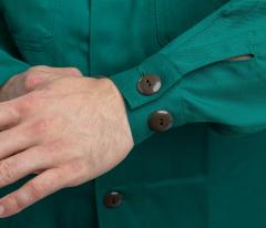 Austrian Anzug 75 Field Shirt, Funny Green, Surplus. You can adjust the cuffs to your exact measurements, by sewing the button wherever you like.