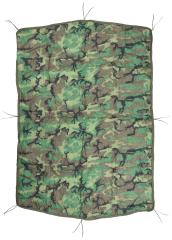 US "Woobie" Poncho Liner, Woodland, Surplus, Unissued. Measures about 160 x 205 cm (63 " x 80.7 ").
