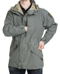 Austrian field jacket w. membrane, ECWCS model, surplus. Breast pockets on both sides. Hook-n-loop hem pockets.