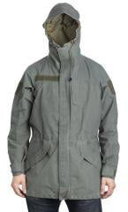 Austrian field jacket w. membrane, ECWCS model, surplus. Model height 181 cm, chest circumference 96 cm, waist circumference 88 cm. Wearing size Small Long.