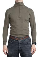 BW Turtleneck Shirt, surplus. Model height 181 cm, chest circumference 96 cm, waist circumference 88 cm. Wearing size 5.