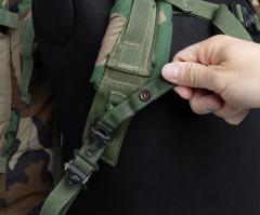 US CFP-90 rucksack with day pack, surplus. Shoulder straps include a quick-release system