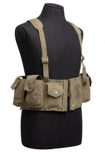 Belgian FD-D/BAR machinegunners webbing set, surplus. These come with fixed but adjustable X-type suspenders and four mag pouches. Some also have a small pouch, probably for a cleaning kit, or an additional fifth magazine pouch.