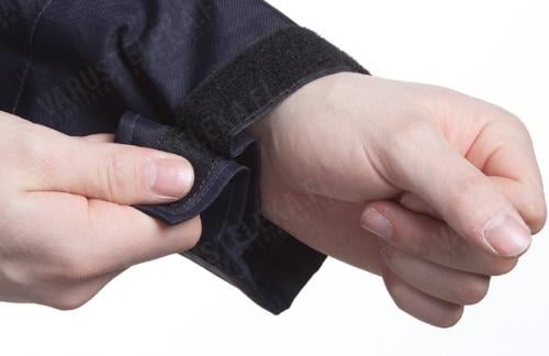 British Gore-Tex foul weather jacket, dark blue, surplus. Velcro adjustment on the sleeve cuffs.