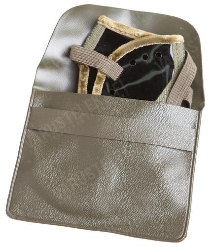 BW foldable sun/dust goggles, with pouch, surplus. A handy PVC pouch is included, in which the goggles fold up nicely.