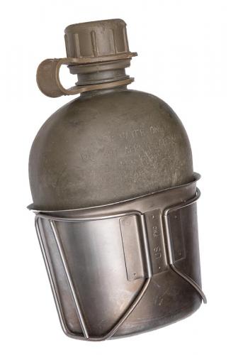 US Canteen Cup, Surplus. Used here with the classic US plastic canteen. Only genuine US Army canteens fit reliably inside.