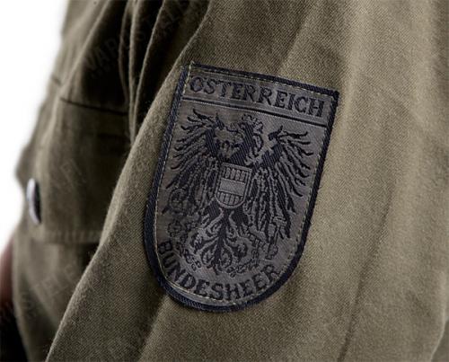 Austrian Anzug 75 Field Shirt, Surplus. Some shirts have the Bundesheer insignia on the sleeve.