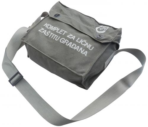 JNA M1 gas mask with carry bag, surplus.