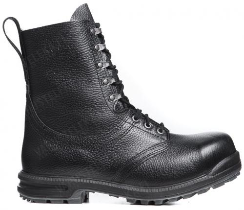 Swedish M90 combat boots.