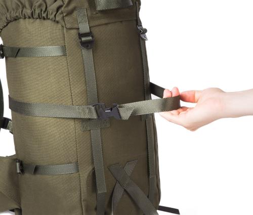 Savotta Kevyt Rajapartio rucksack. Accessory strap with a strong buckle.
