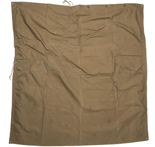 Soviet Plash-palatka, rain cape/shelter half, surplus. Measures about 180 x 180 cm. Weight 1,3 kg.
