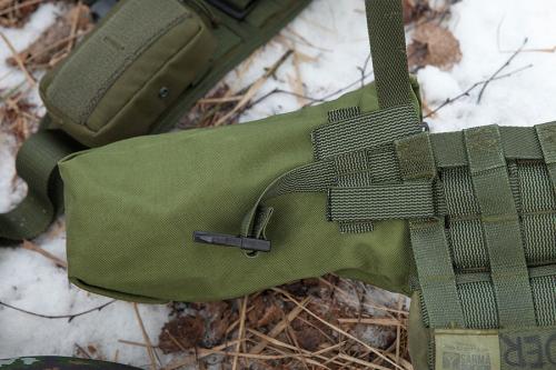 Särmä TST LW18 chestrig. Old model. A simple trick that allows you to attach a dump poush even when the rig is fully packed with pouches. This only works with this type of double layered webbing construction.