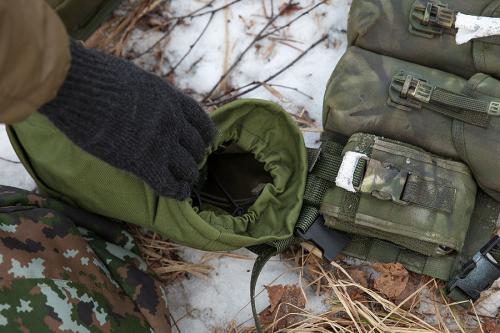 Särmä TST LW18 chestrig. Old model. A simple trick that allows you to attach a dump poush even when the rig is fully packed with pouches. This only works with this type of double layered webbing construction.