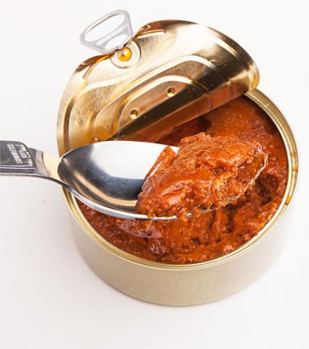Kalakalle Smoked Salmon groats in tomato sauce, 235 g, canned.