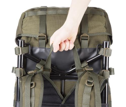 Savotta Jääkäri XL rucksack. The strong carrying handle is suitable for big hands with mittens