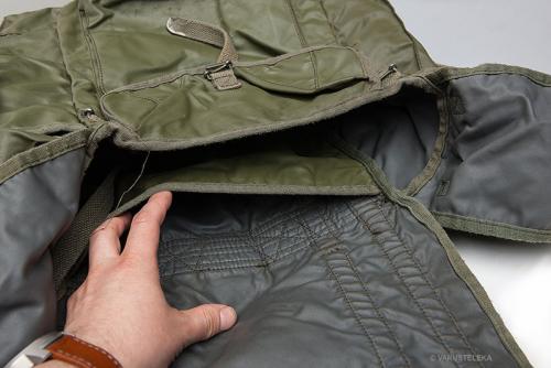 French F2 Combat Pack, Surplus. There is a smaller open compartment inside the main compartment.