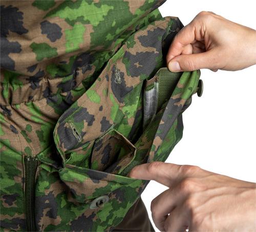 Särmä TST L4 Recon Smock. Three hook-and-loop attachable dividers inside the back pocket.