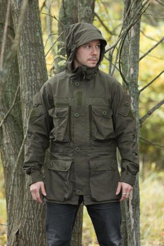 Särmä TST L4 Recon Smock. Model's height is 175 cm and chest circumference 98 cm. Model is wearing size Small Regular.