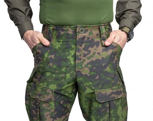 Särmä TST L4 Combat Pants. Two open side slash pockets.