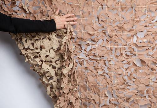 British camo net, 2 x 3 m, khaki, surplus. The base colour is khaki. For camo artists, it's an empty canvas!