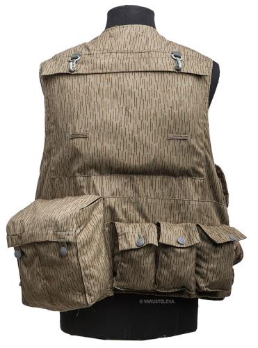 NVA Fallschirmjäger combat vest. Gas mask pouch, grenade pouches and Zeltbahn pouch. Also note the NBC roll hooks.