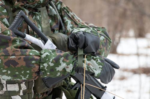 Särmä TST mittens w/ trigger finger.